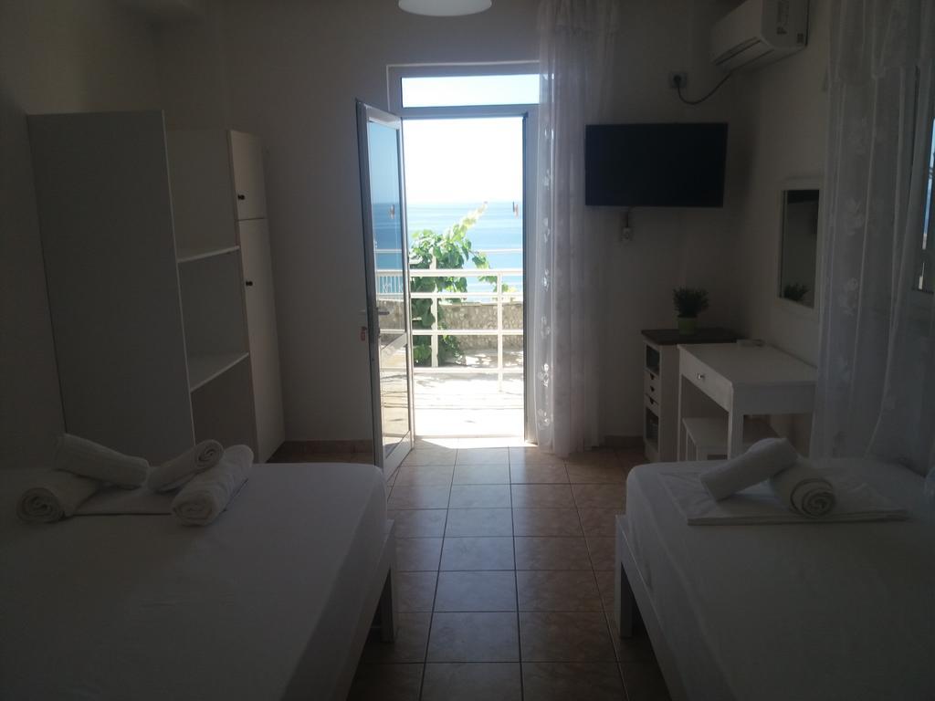 Qeparo Pano Rooms Exterior photo